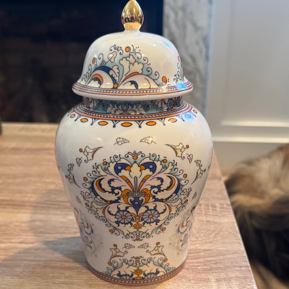Chinoiserie-style Porcelain Ginger Jar